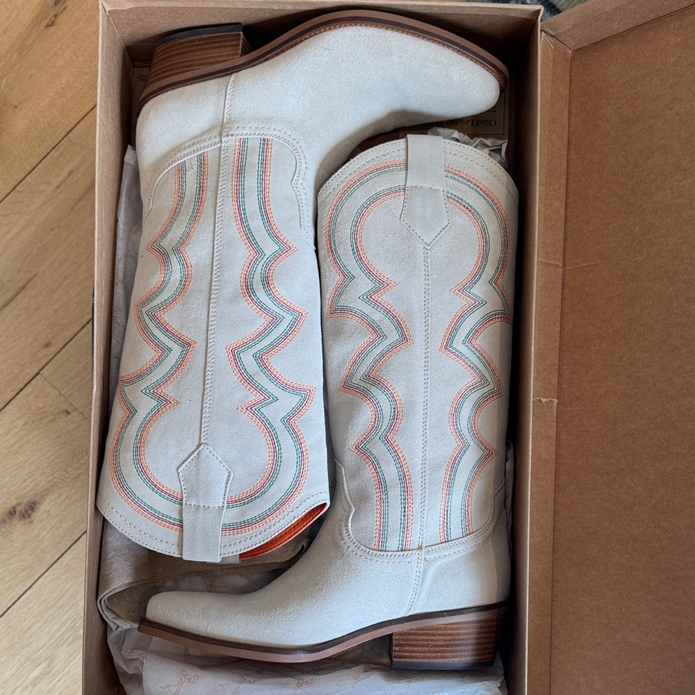 NIB Penelope Chilvers Sun Salutation Embroidered Cowboy Boots Size 39 fits 8/8.5